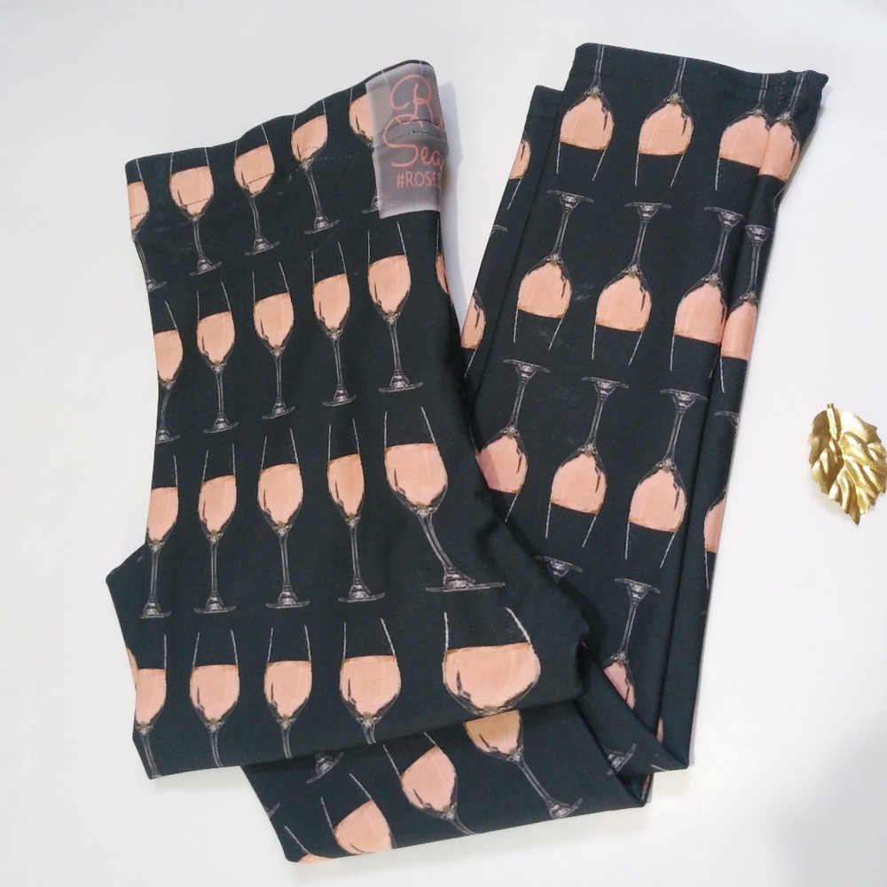 Art of where legging wine glasses print
Size Small